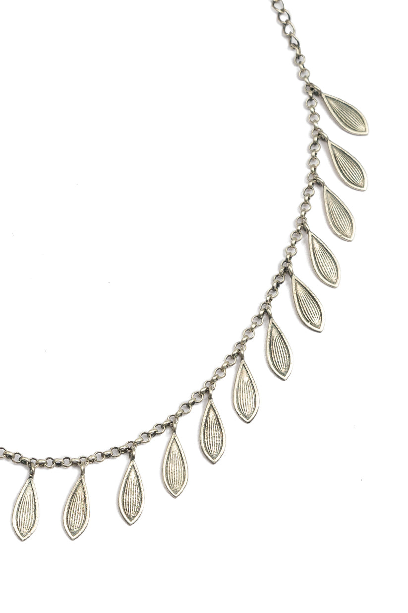 Chhap Minimalist Kamangari Necklace