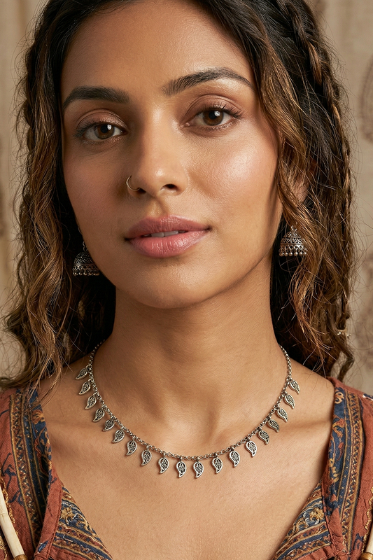 Chhap Minimalist Kamangari Necklace