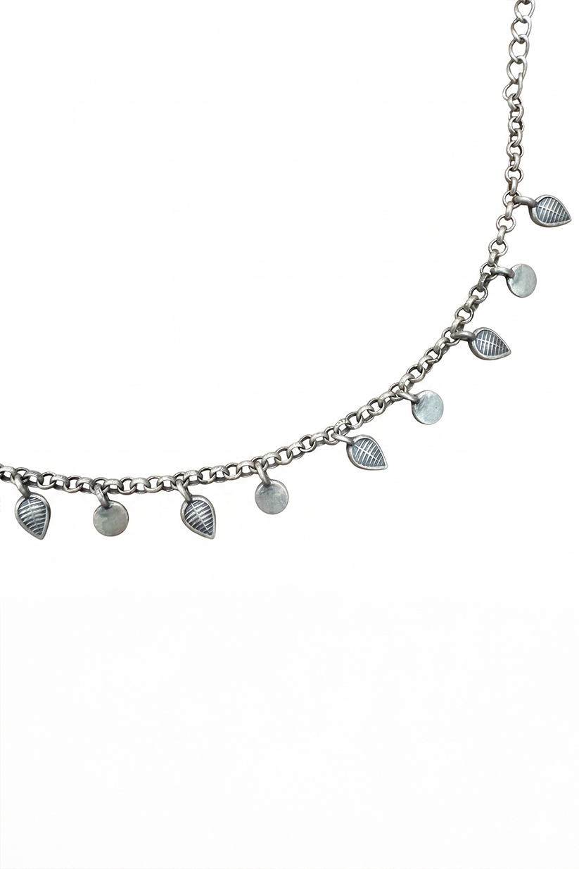 Chhap Minimalist Kamangari Necklace