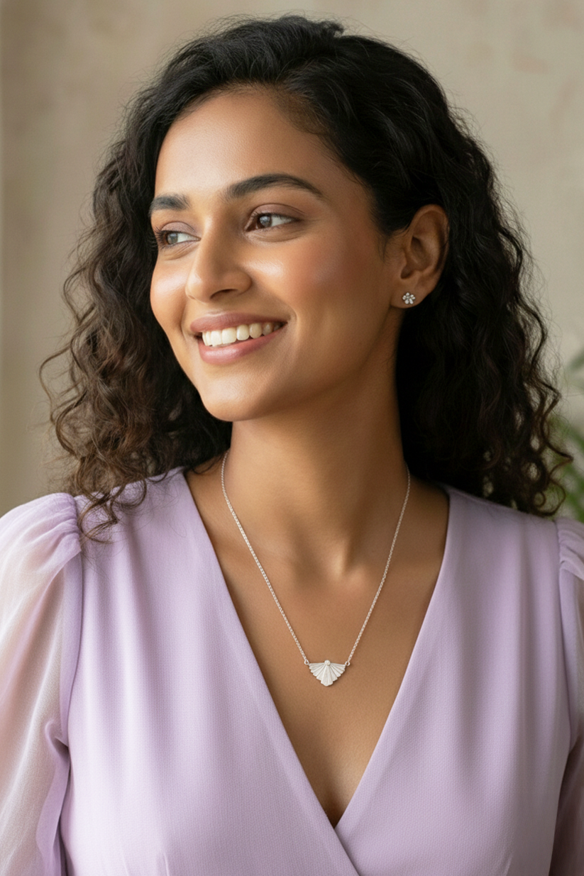 Chokho Sera Arc Chain & Pendant