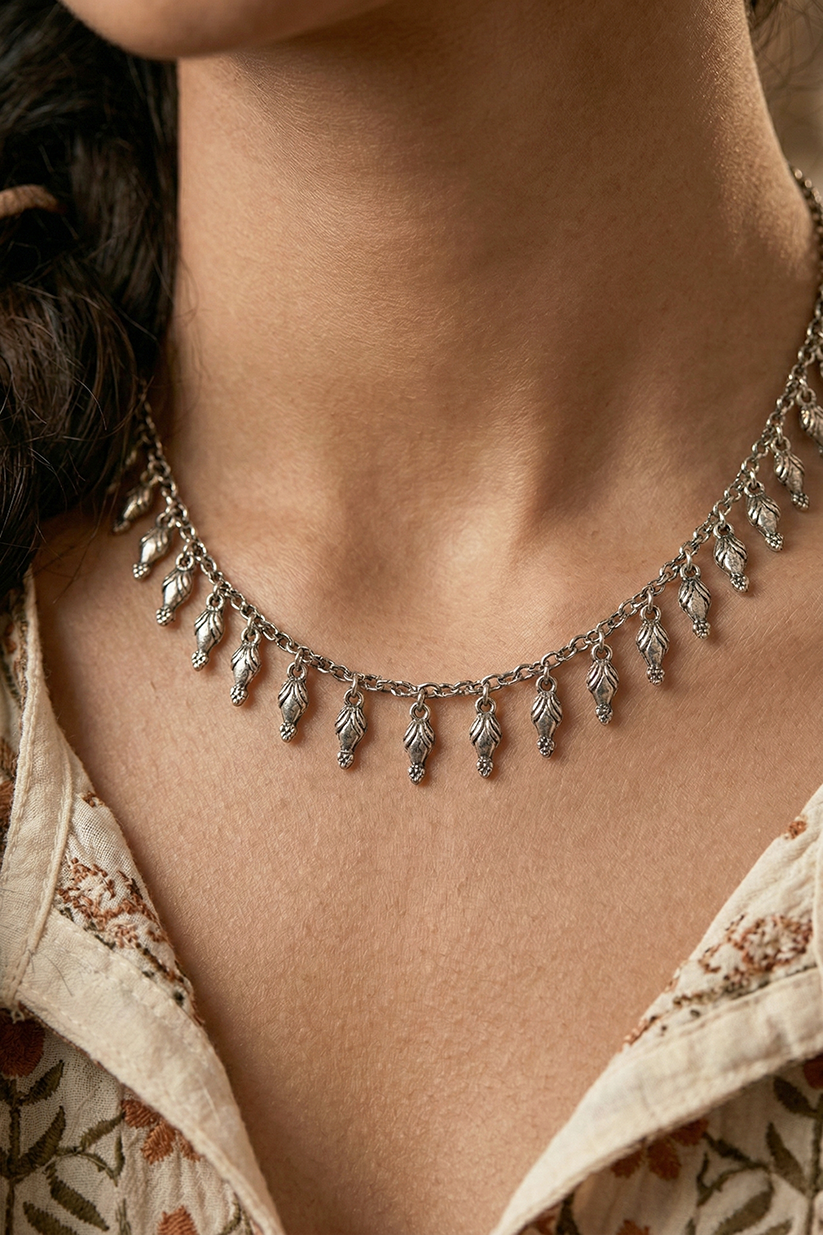 Chhap Minimalist Kamangari Necklace