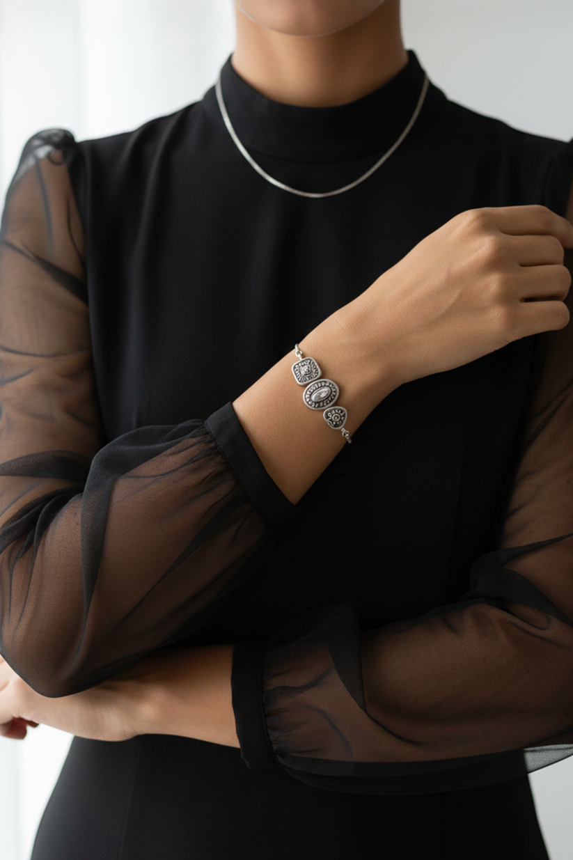 Chhabili Rooprekha Chain Bracelet