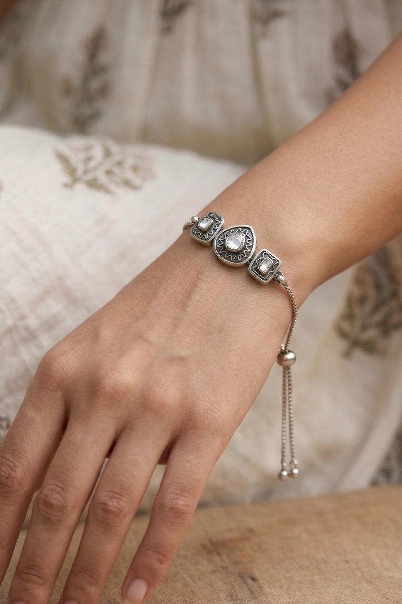 Chhabili Noor Trinity Chain Bracelet