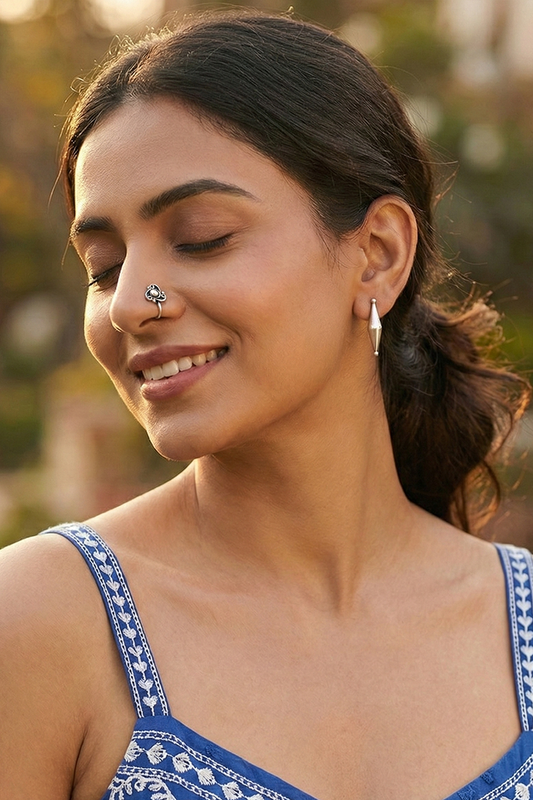 Chhaya Swirl Nosepin