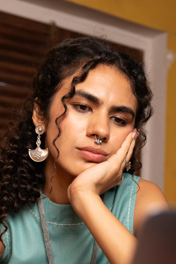 Honeybee Minimalist Septum Nosering