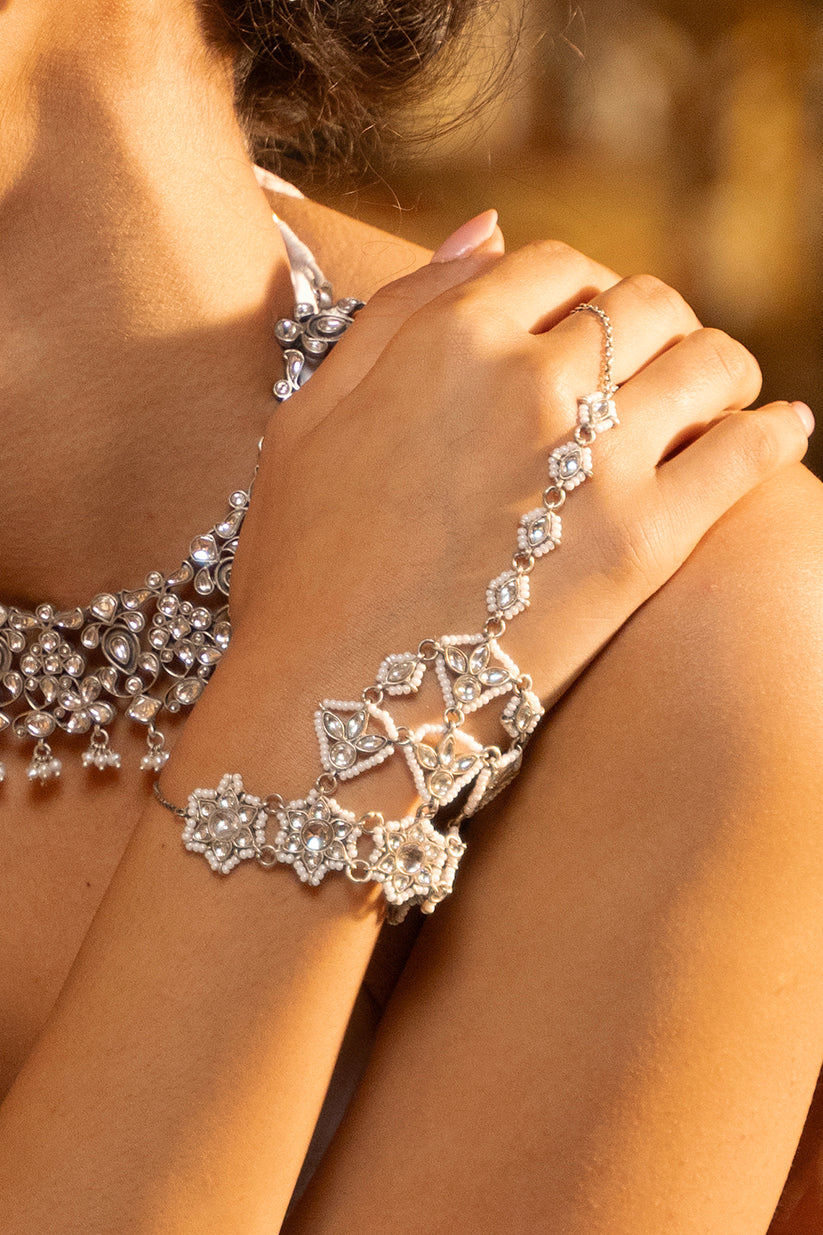 Chhavi Noorani Kundan Hathphool