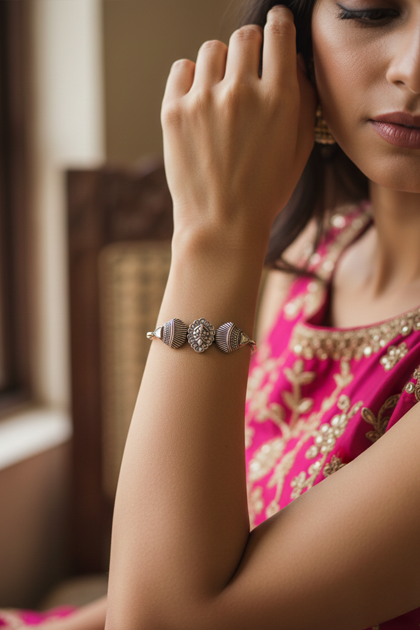 Chhabili Saundarya Chain Bracelet