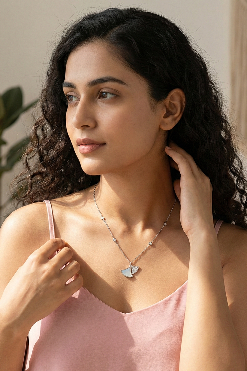 Chokho Moonlit Chain & Pendant